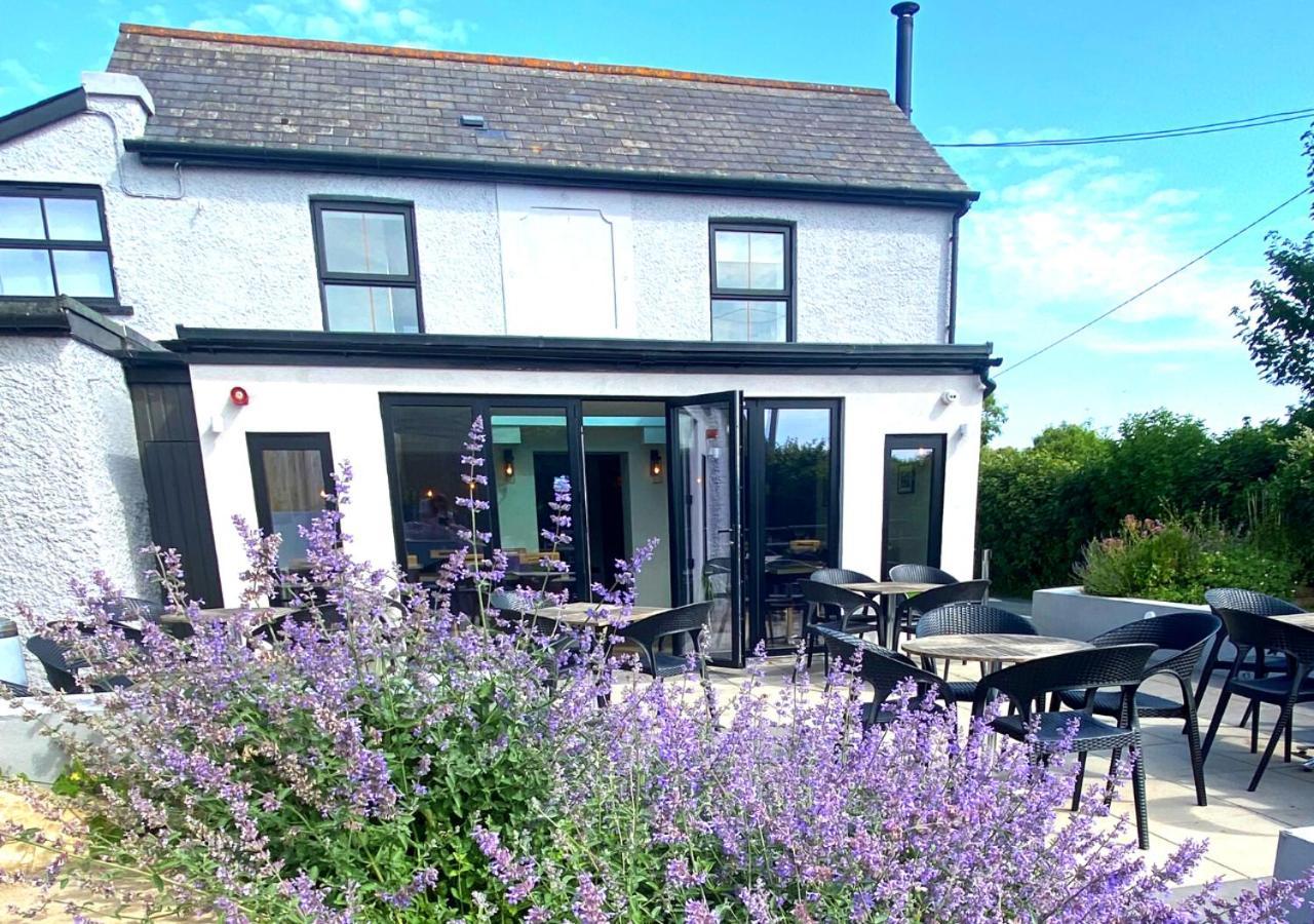 ホテル The Roost On Rock Road バリー エクステリア 写真